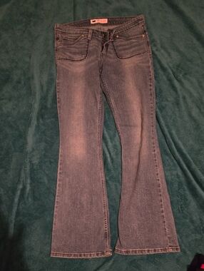 Levis Demi Curve